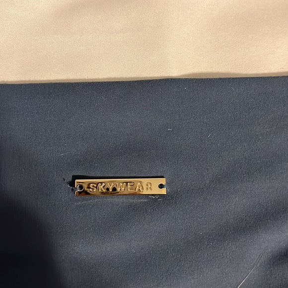 Skywear crossover high waisted leggings - Picture 4 of 4